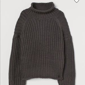 H&M Ribbed Turtleneck Sweater - Oversized Crop